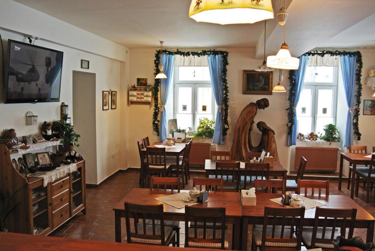 Restaurace A Penzion Ubrousku Prostri Se Nová Bystřice Exterior foto